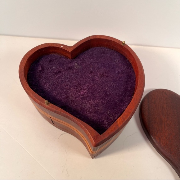 Mixed wood trinket box heart - Picture 2 of 3